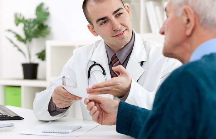 Ang doktor nagreseta sa mga tambal alang sa prostatitis